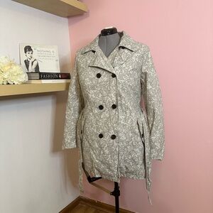 Relativity Womens Rain/Trench Coat, Size XL Light Gray w/ Floral & Lace Print